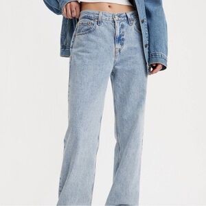 Levi's Light Wash Blue Straight Leg Women's Jeans - sz. 31